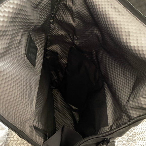 Tumi travel backpack large mens or women - Picture 6 of 8